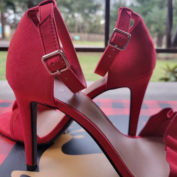A New Day red faux suede ruffled heels - Picture 4 of 7
